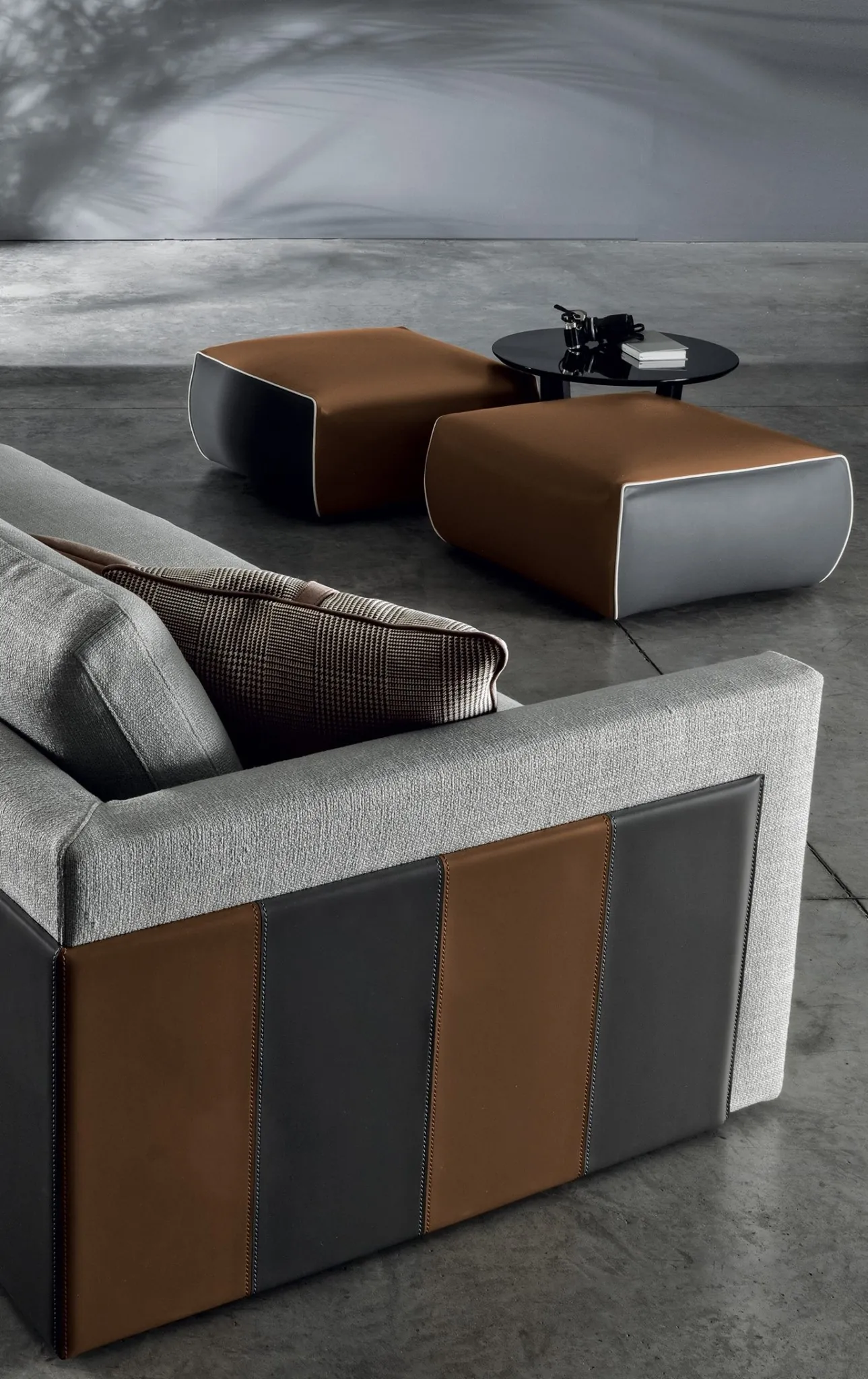 Meroni & Colzani Alcamo, a second view of the accessory