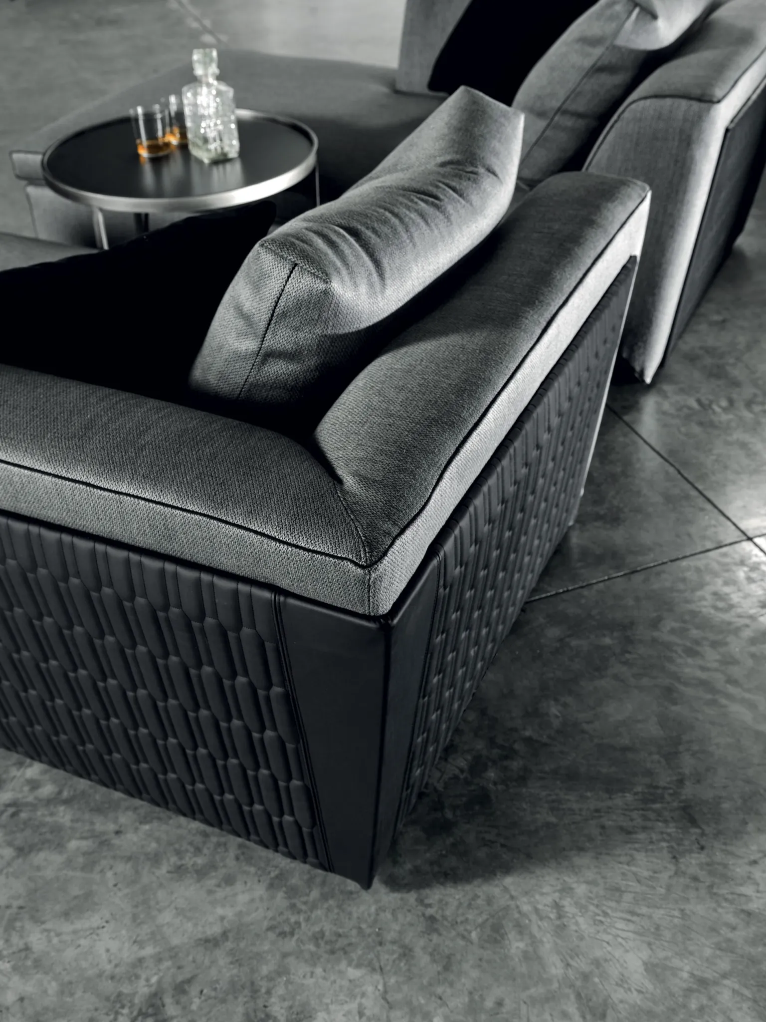 Meroni & Colzani Campomarzio, a second view of the sofa