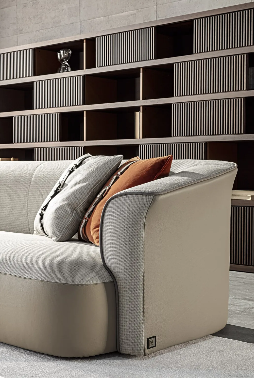 Meroni & Colzani Cernobbio, a second view of the sofa