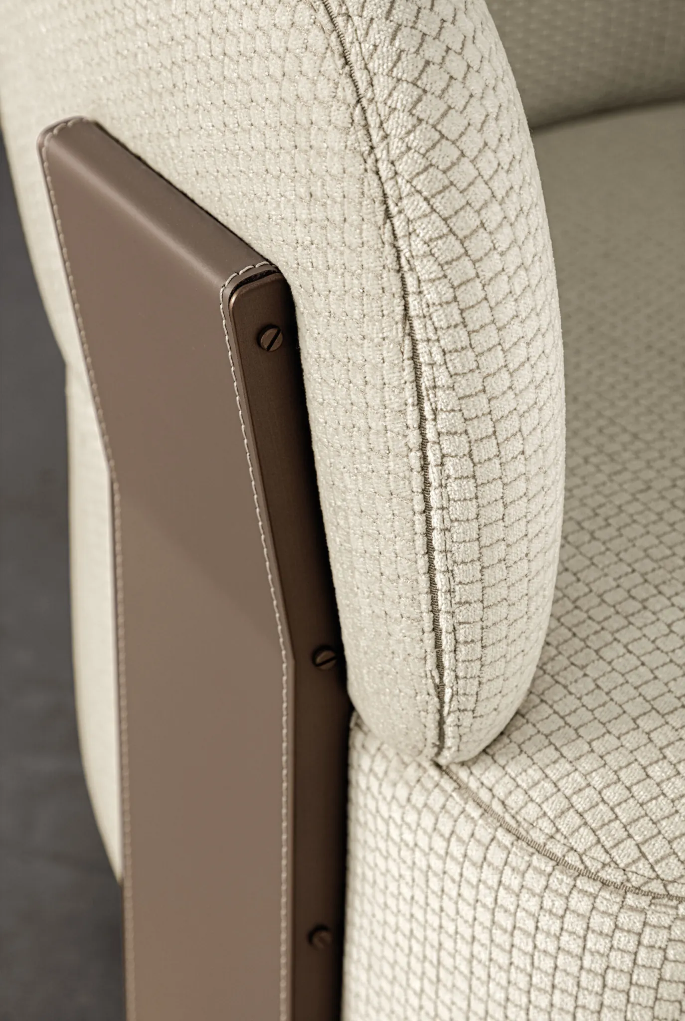 Meroni & Colzani Diamante, a second view of the armchair