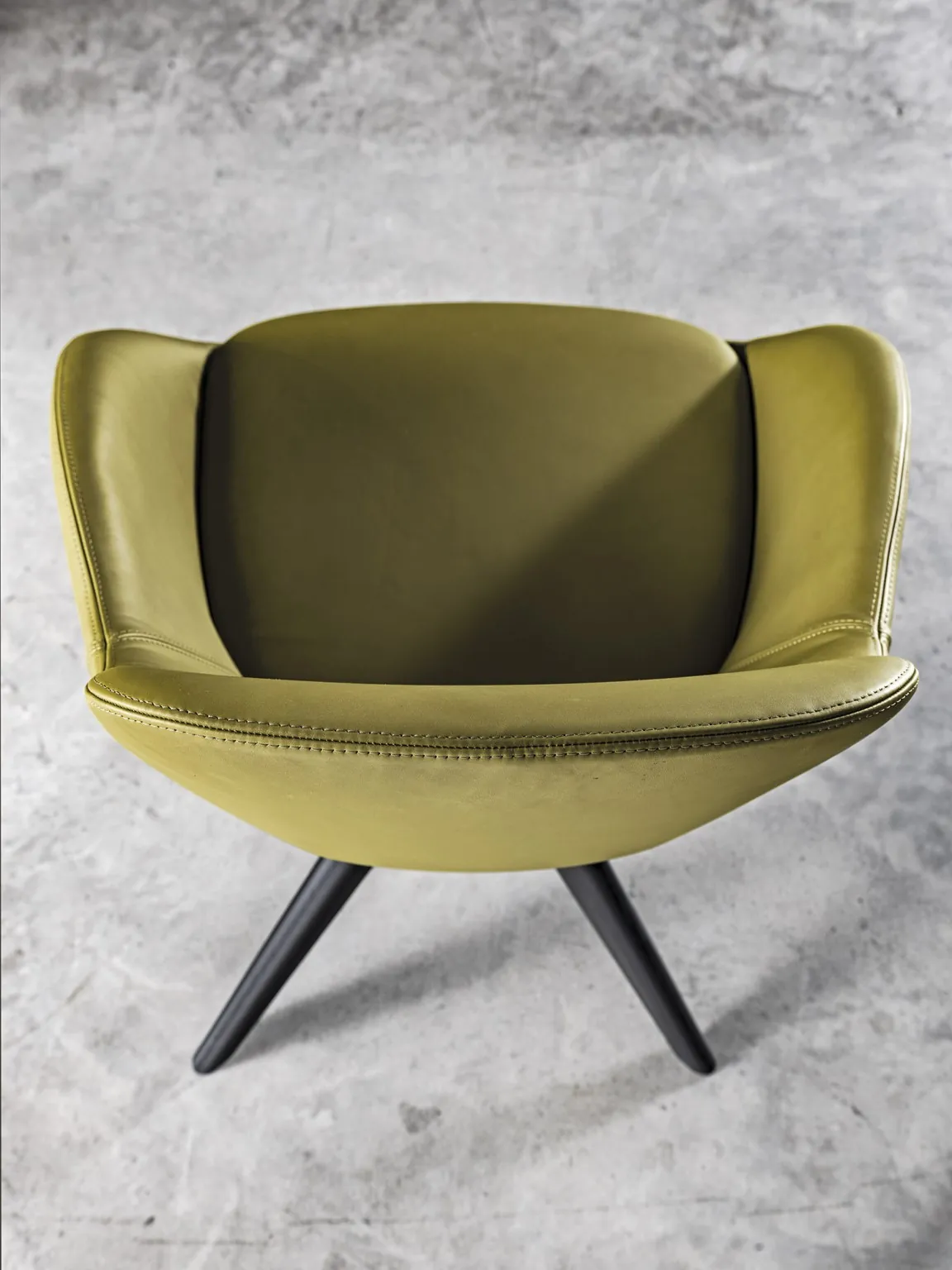 Meroni & Colzani Elba, a second view of the chair