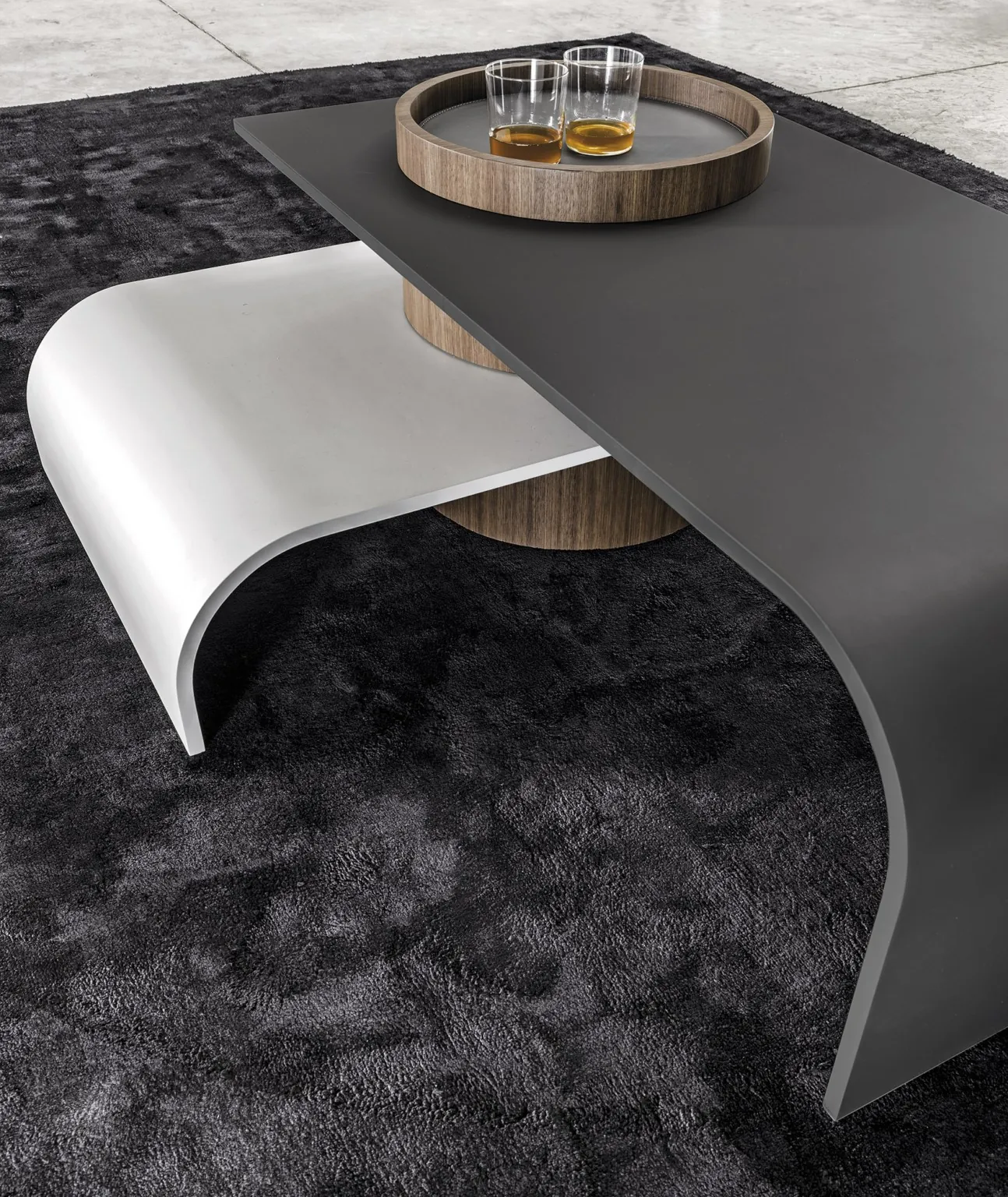 Meroni & Colzani Etna, a second view of the coffee table