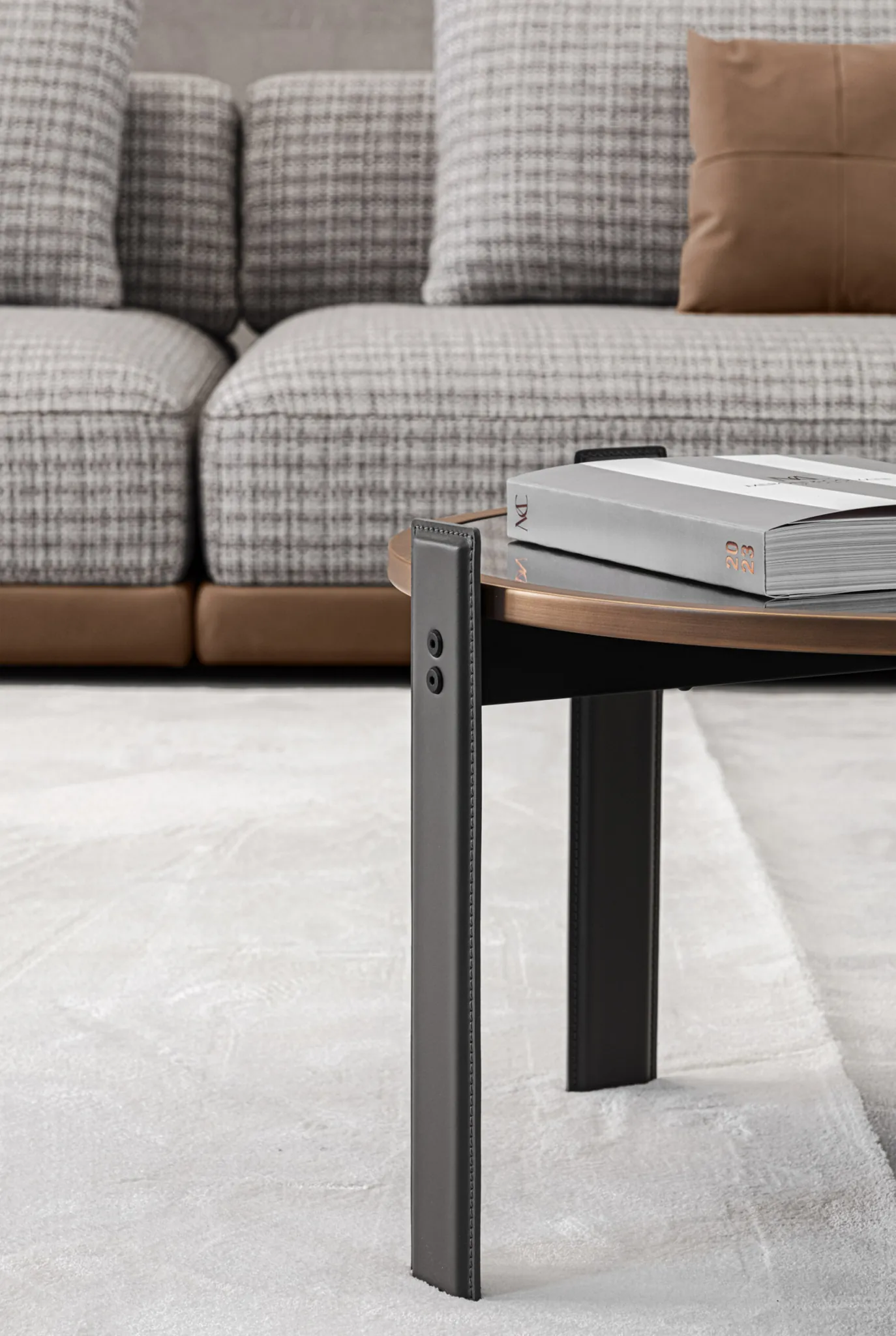 Meroni & Colzani Ionio, a second view of the coffee table