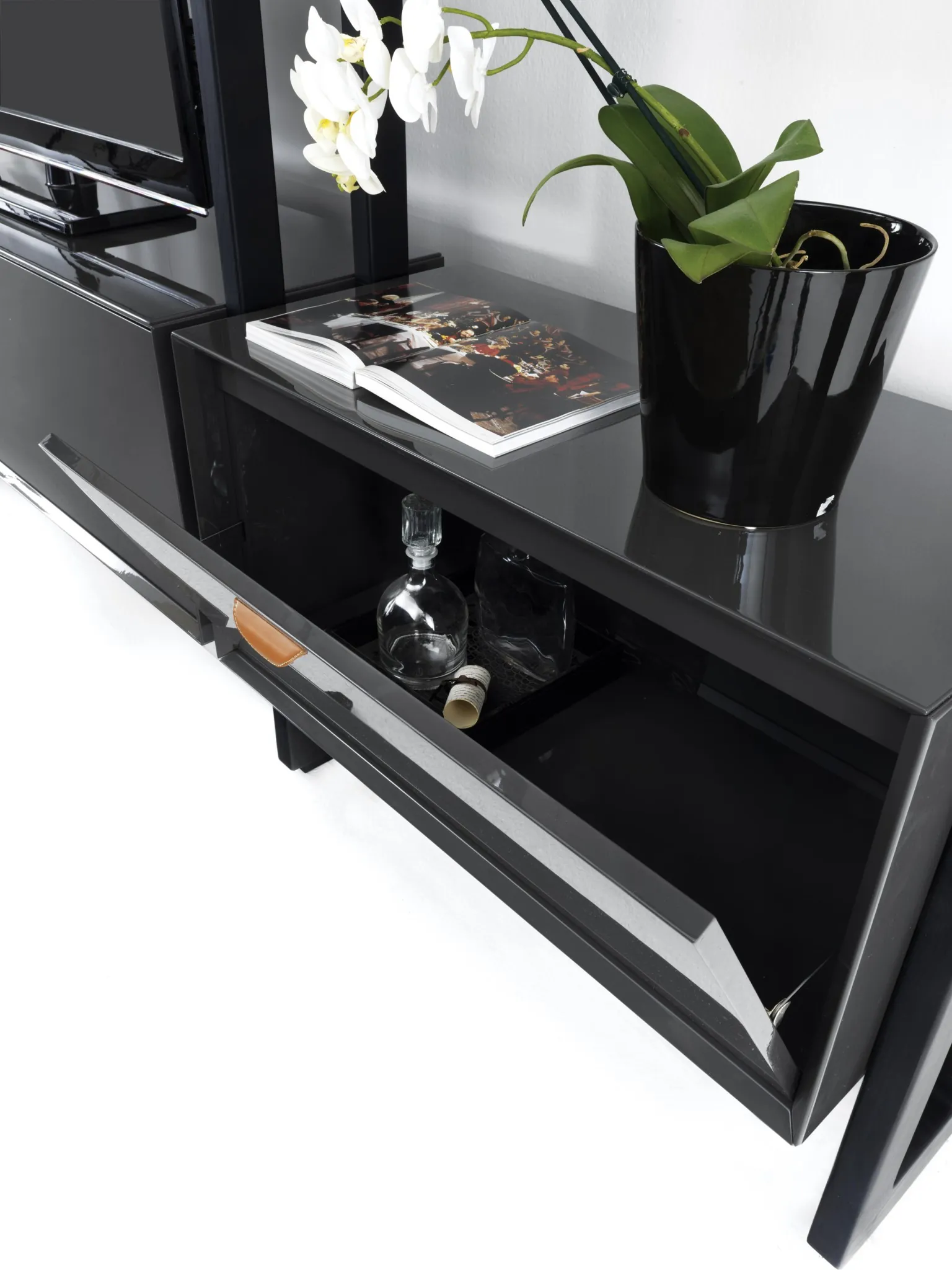 Meroni & Colzani Machiavelli, a second view of the bookcase
