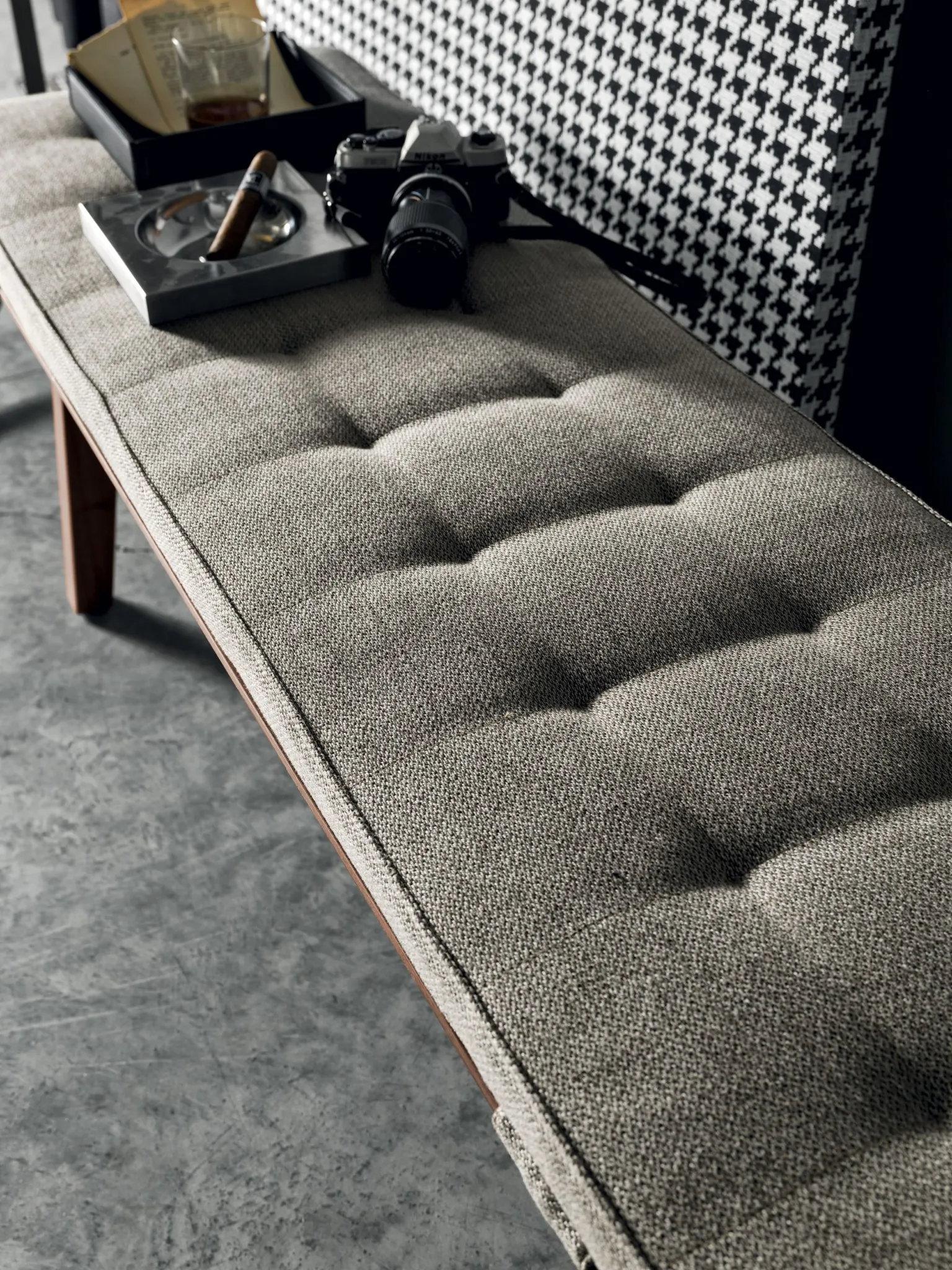 Meroni & Colzani Parioli, a second view of the accessory