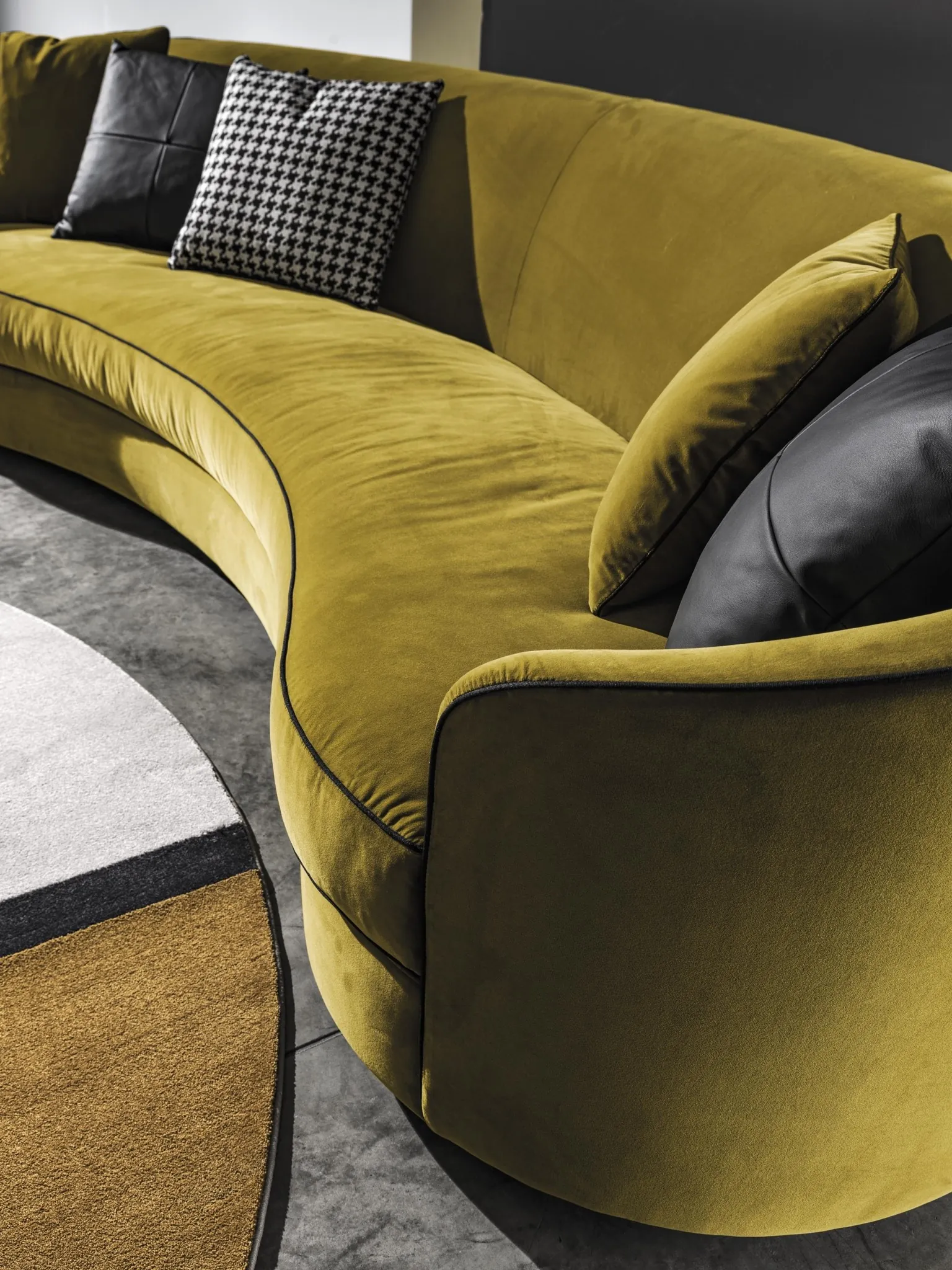 Meroni & Colzani Positano, a second view of the sofa